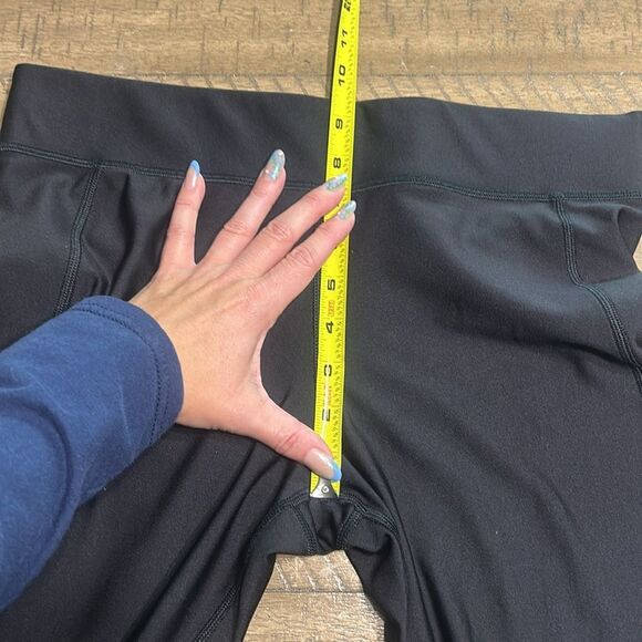 Under Armour compression Capri leggings size large - Picture 7 of 10